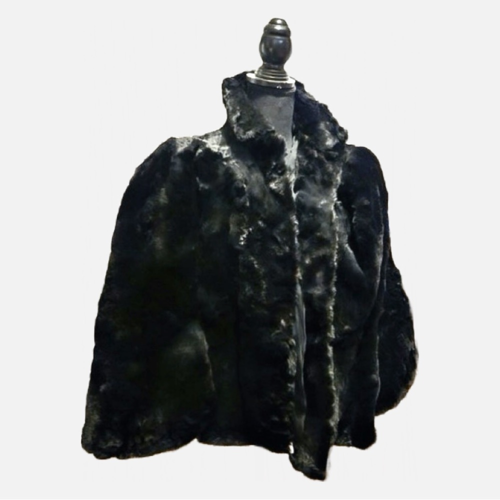 -SOLD- Vintage 40s Black Fur Caplet